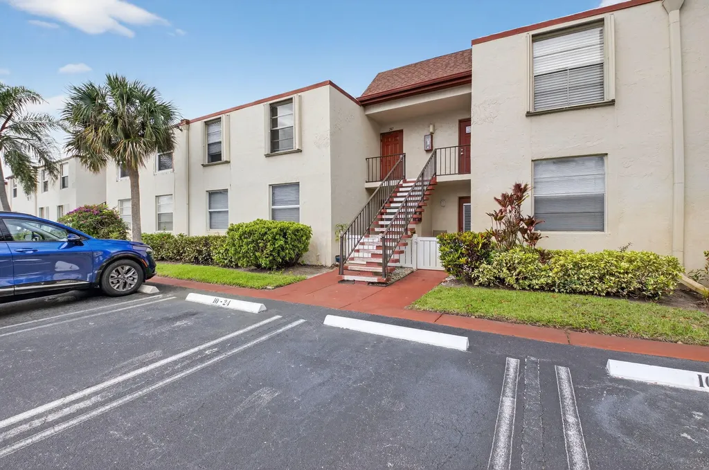 10 Willowbrook Lane Delray Beach FL 33446