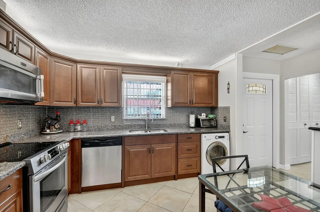 165 Amherst Lane Lake Worth FL 33467