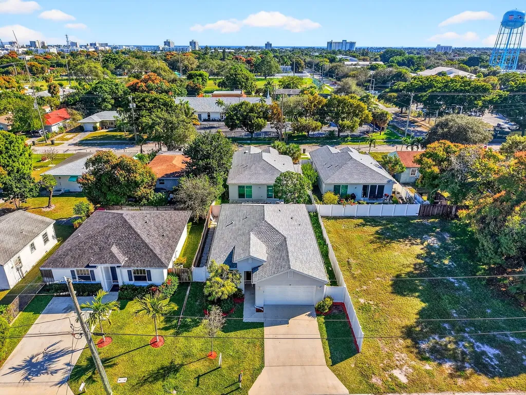 341 Oak Alley Delray Beach FL 33444