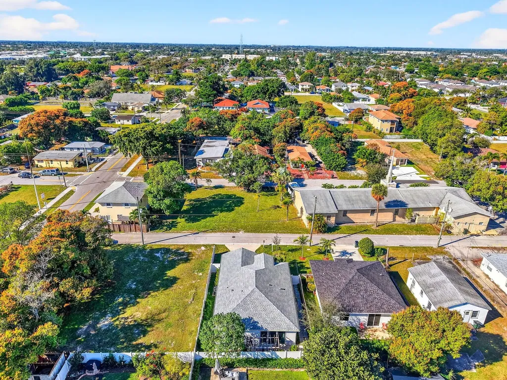 341 Oak Alley Delray Beach FL 33444