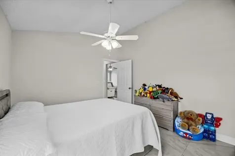 471 NW Sherbrooke Avenue Port St Lucie FL 34983