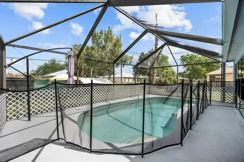 471 NW Sherbrooke Avenue Port St Lucie FL 34983
