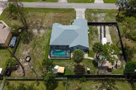 471 NW Sherbrooke Avenue Port St Lucie FL 34983