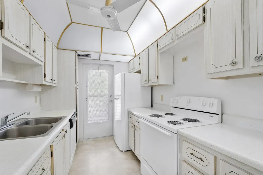 3401 Spanish Trail Delray Beach FL 33483