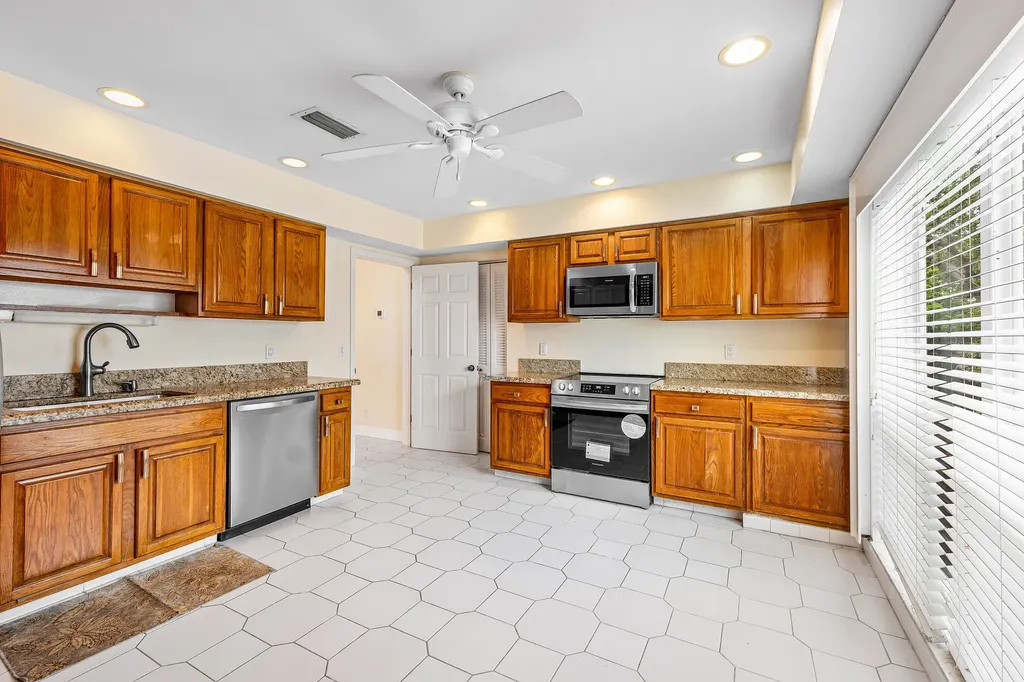 6157 Old Court Road Boca Raton FL 33433