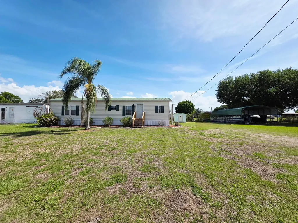 1501 W Lake Drive Drive W Okeechobee FL 34974