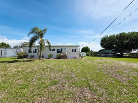 1501 W Lake Drive Drive W Okeechobee FL 34974