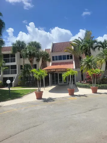 120 Lakeview Drive Weston FL 33326