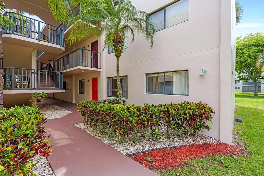 5310 Las Verdes Circle Delray Beach FL 33484
