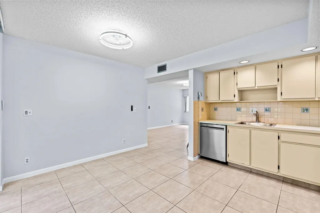 5310 Las Verdes Circle Delray Beach FL 33484
