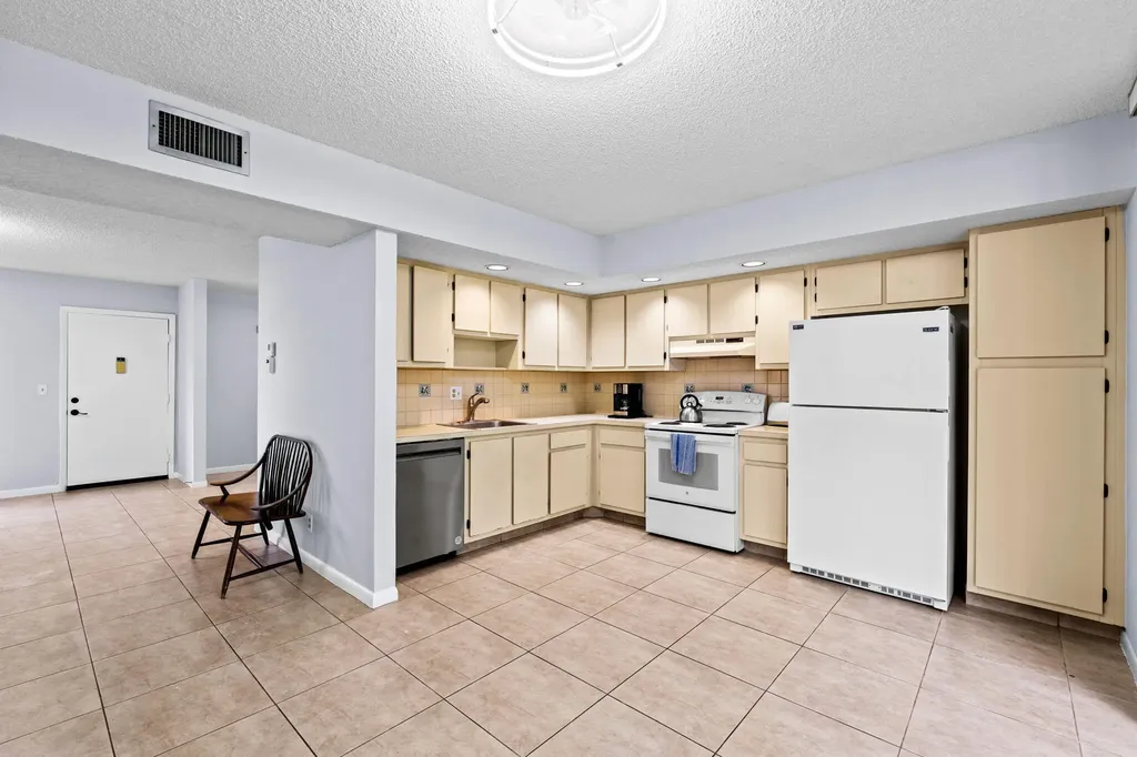 5310 Las Verdes Circle Delray Beach FL 33484