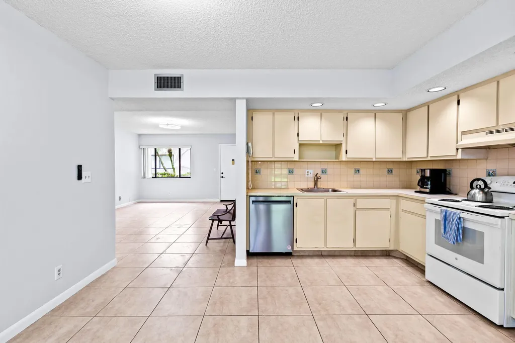 5310 Las Verdes Circle Delray Beach FL 33484