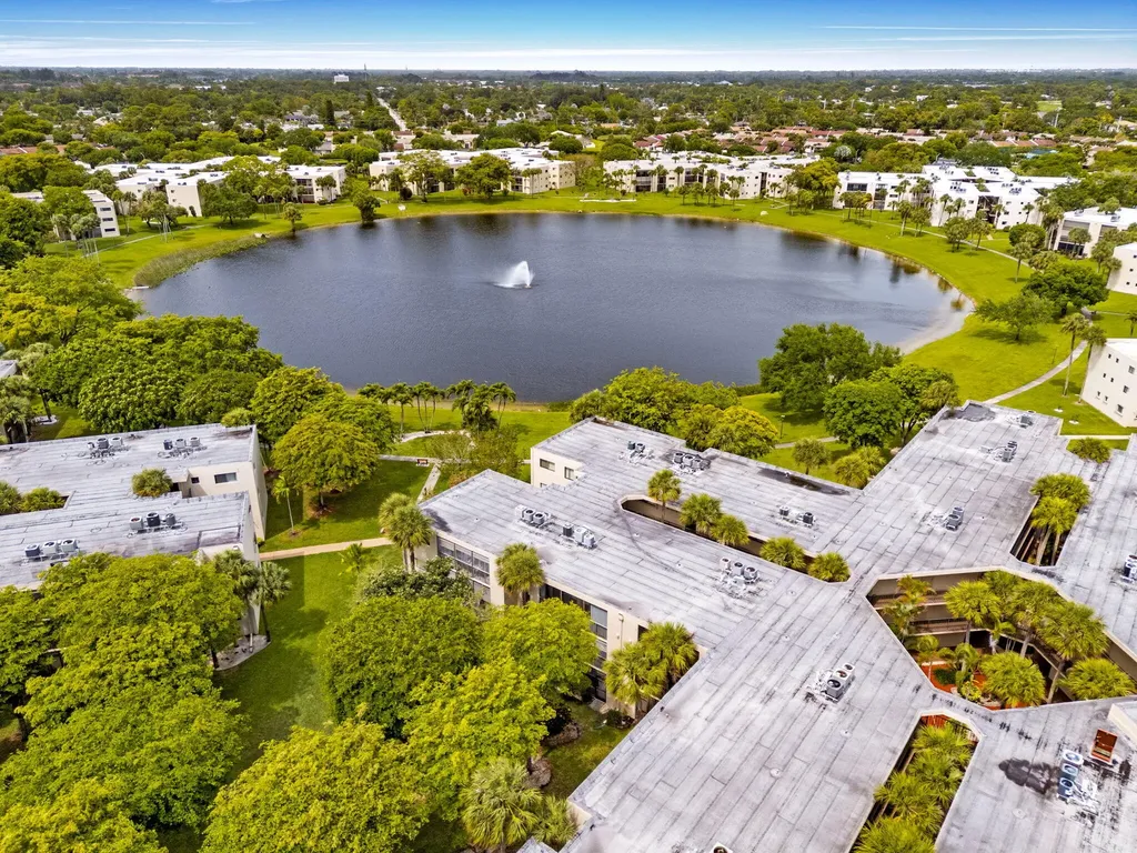5310 Las Verdes Circle Delray Beach FL 33484