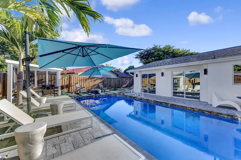 707 W Boulevard Chatelaine Delray Beach FL 33445