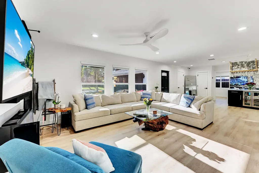 707 W Boulevard Chatelaine Delray Beach FL 33445