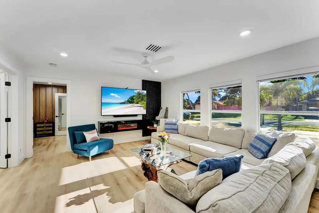707 W Boulevard Chatelaine Delray Beach FL 33445