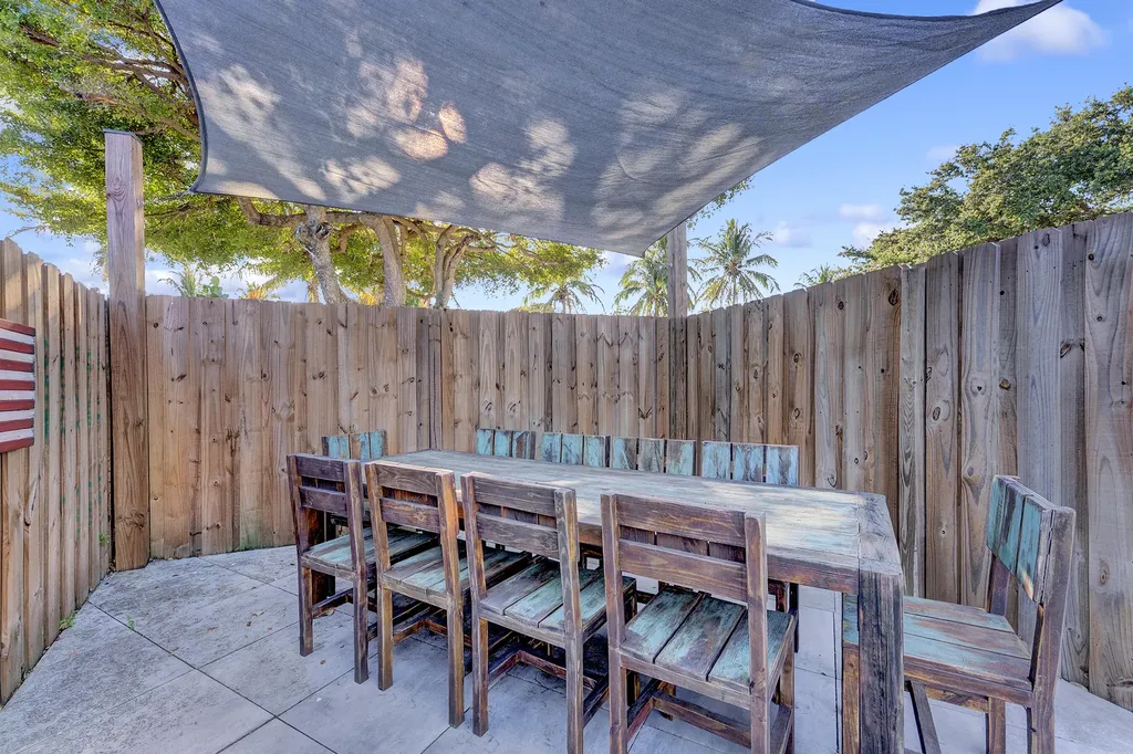 707 W Boulevard Chatelaine Delray Beach FL 33445