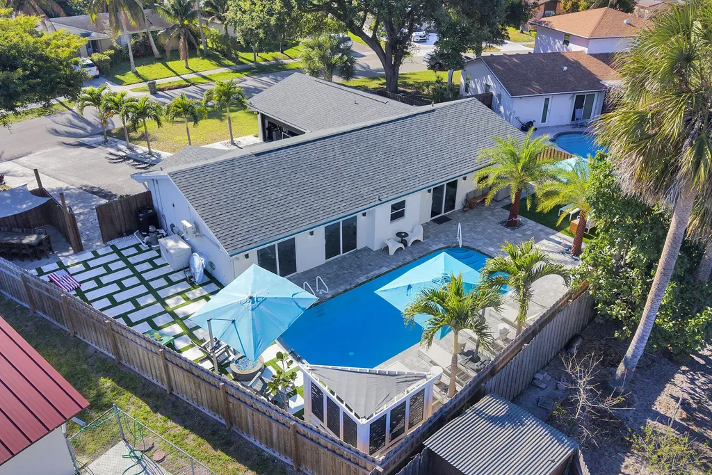 707 W Boulevard Chatelaine Delray Beach FL 33445