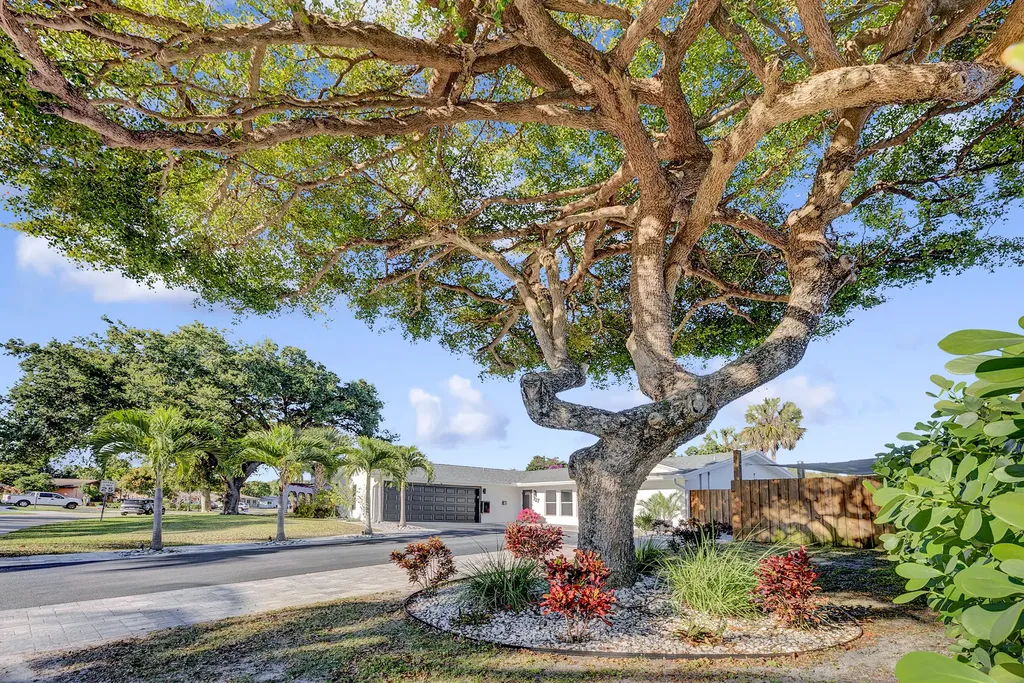 707 W Boulevard Chatelaine Delray Beach FL 33445