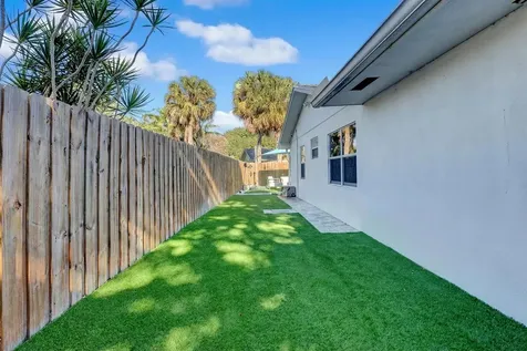 707 W Boulevard Chatelaine Delray Beach FL 33445