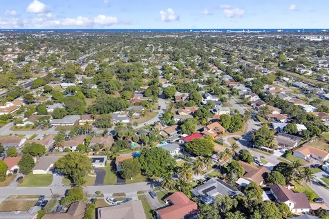 707 W Boulevard Chatelaine Delray Beach FL 33445