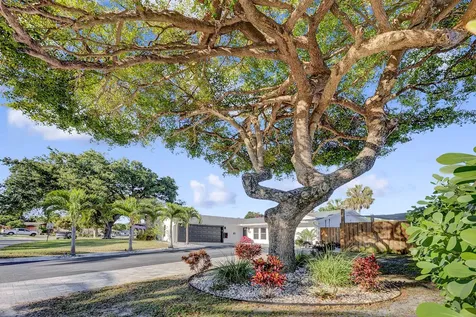 707 W Boulevard Chatelaine Delray Beach FL 33445