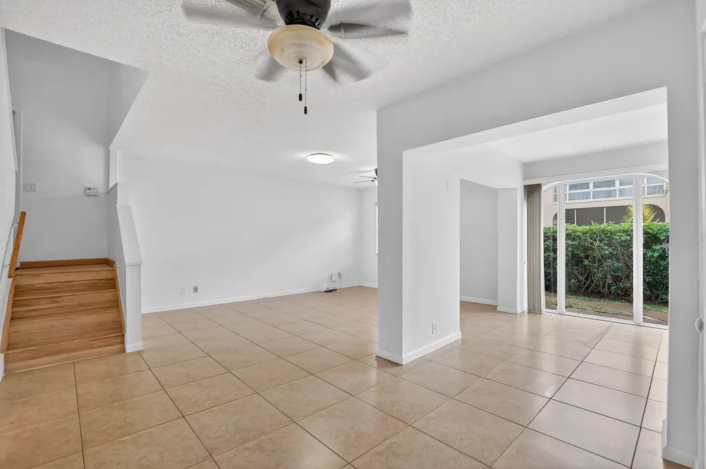 6671 Via Regina Boca Raton FL 33433