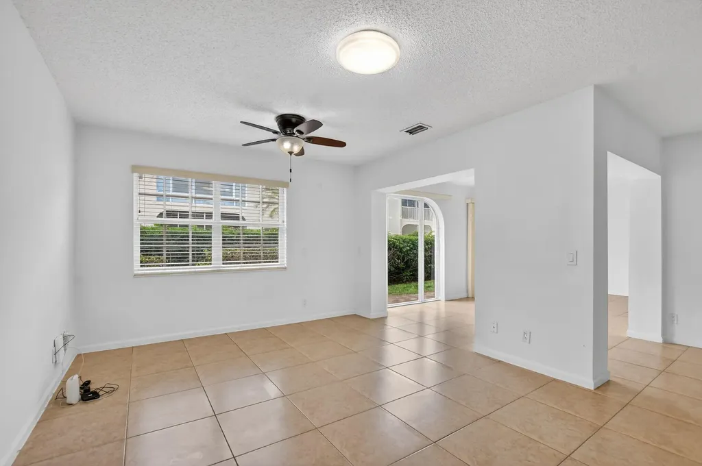 6671 Via Regina Boca Raton FL 33433