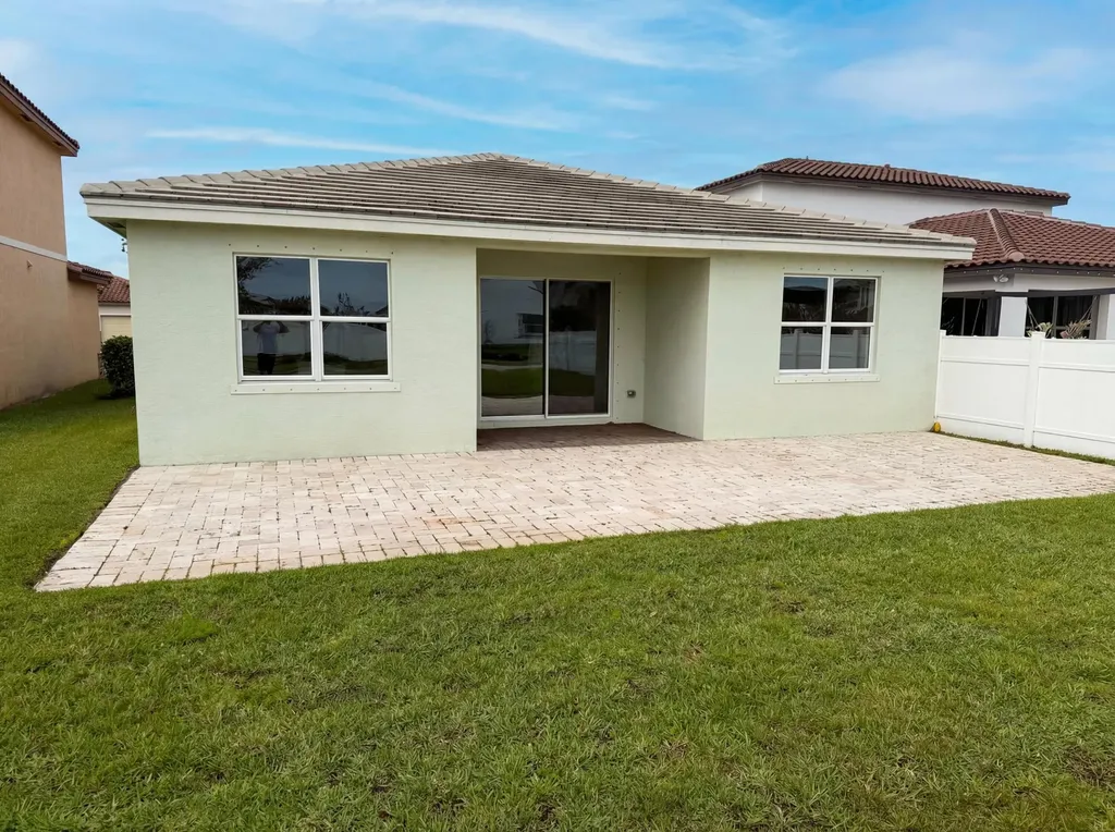 12473 NW Lynch Lane Port St Lucie FL 34987