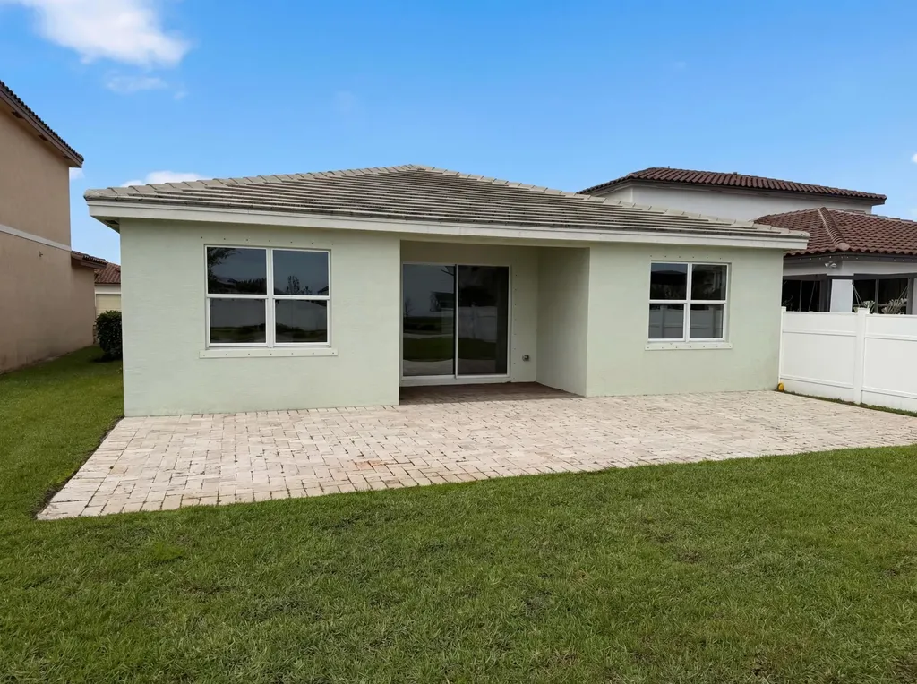 12473 NW Lynch Lane Port St Lucie FL 34987
