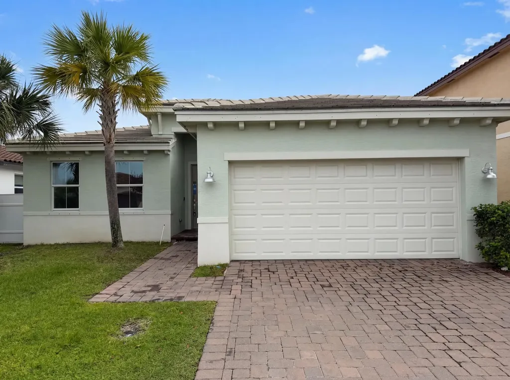 12473 NW Lynch Lane Port St Lucie FL 34987