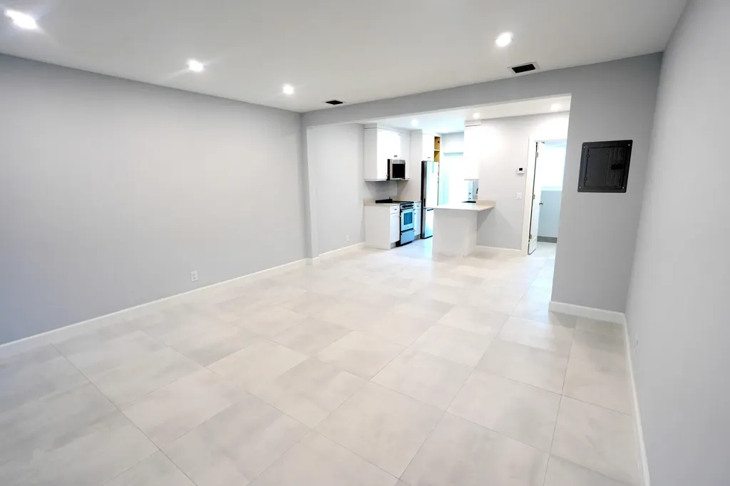 631 NE 17th Way Fort Lauderdale FL 33304