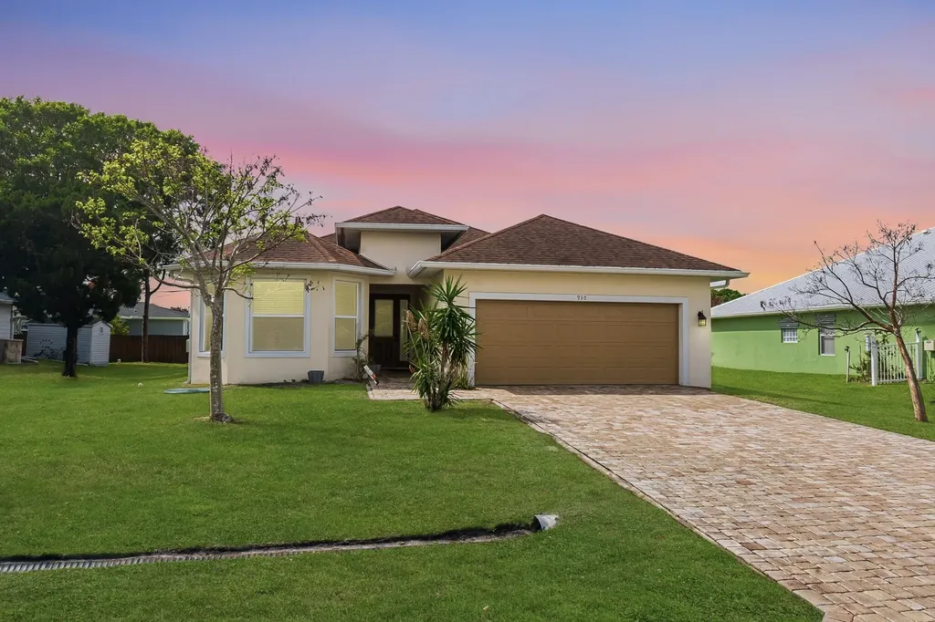 930 SW Versailles Avenue Port St Lucie FL 34953