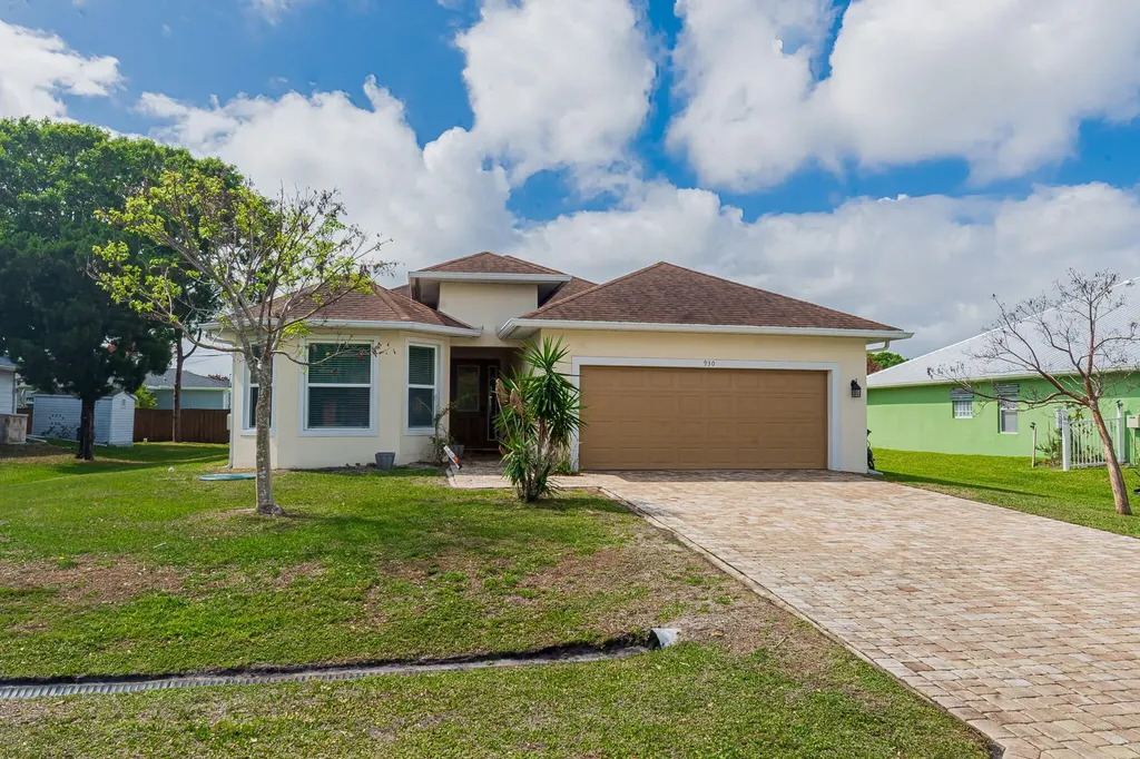 930 SW Versailles Avenue Port St Lucie FL 34953