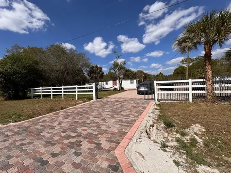 357 Hunting Club Avenue Clewiston FL 33440