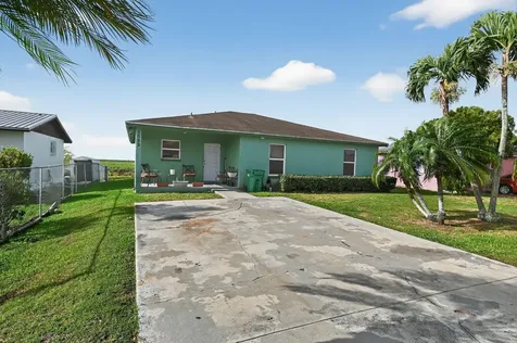1582 Reverend Jesse Biggs Boulevard Pahokee FL 33476