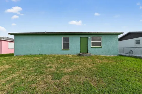 1582 Reverend Jesse Biggs Boulevard Pahokee FL 33476