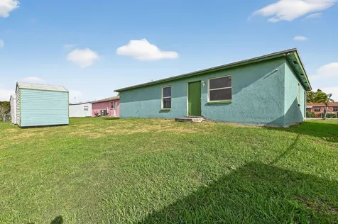 1582 Reverend Jesse Biggs Boulevard Pahokee FL 33476