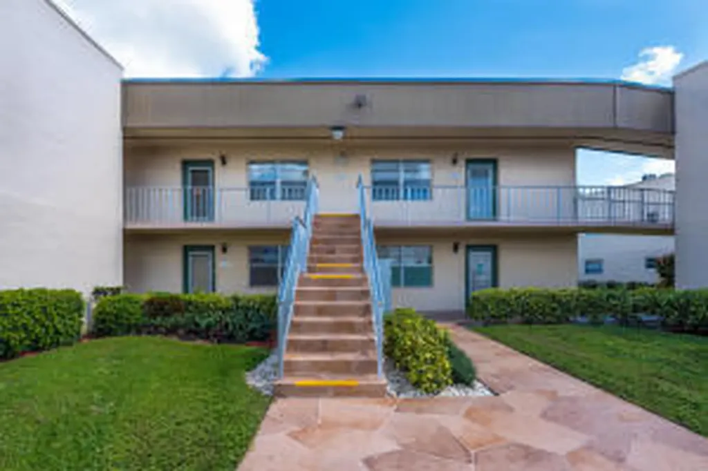 224 Piedmont E Delray Beach FL 33484