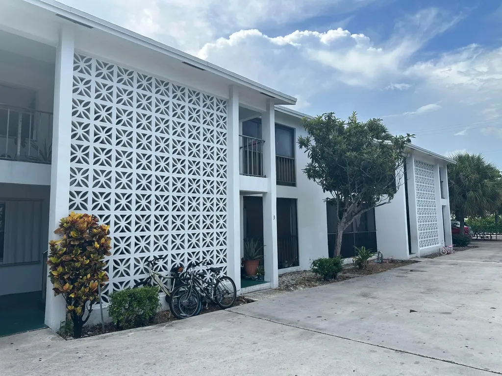 1741 N 3rd Avenue Avenue N Lake Worth Beach FL 33460