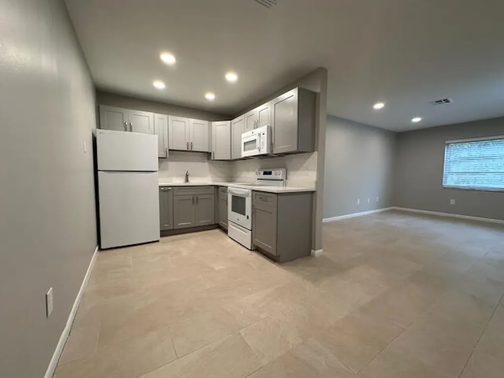 1741 N 3rd Avenue Avenue N Lake Worth Beach FL 33460