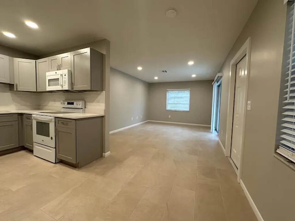 1741 N 3rd Avenue Avenue N Lake Worth Beach FL 33460