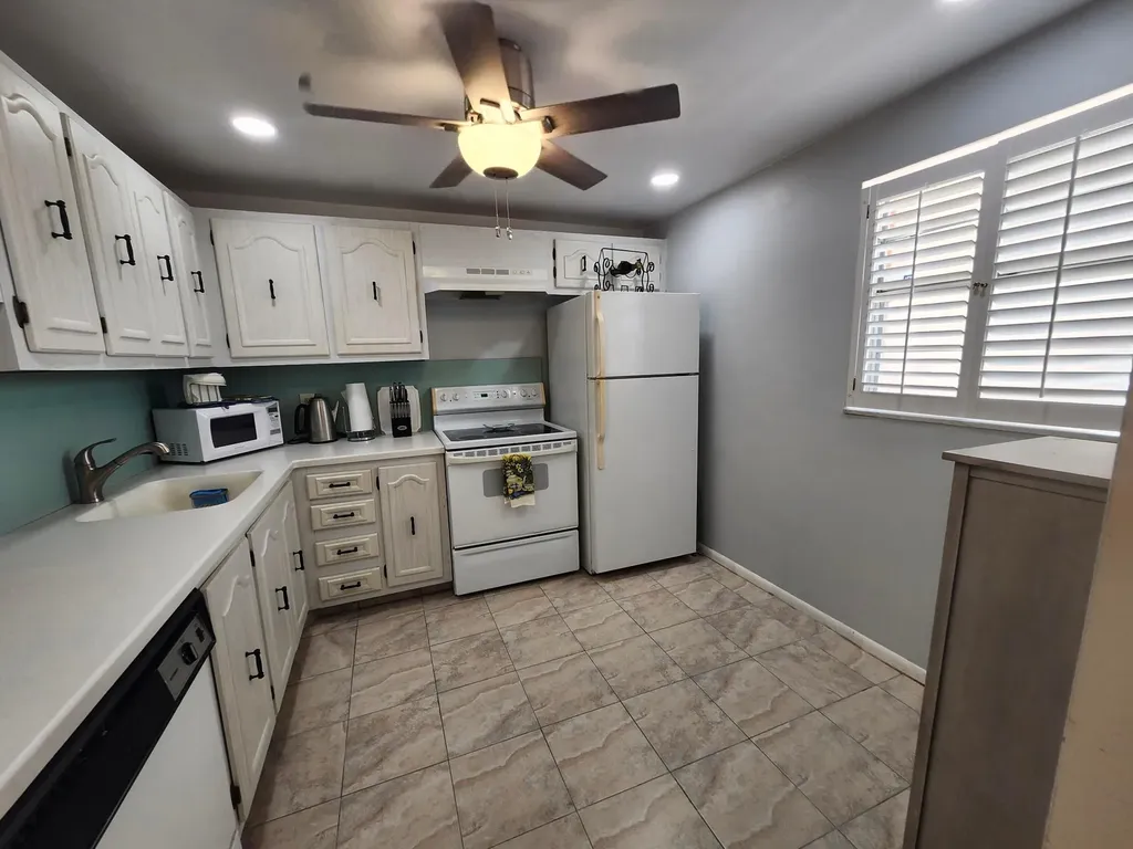 2600 NE 1st Lane Boynton Beach FL 33435