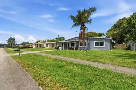 3821 NW 4th Place Lauderhill FL 33311