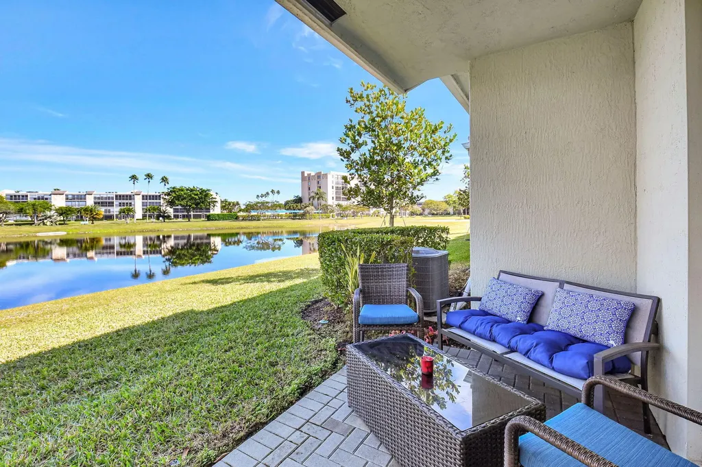 7017 Peters Lane Delray Beach FL 33446