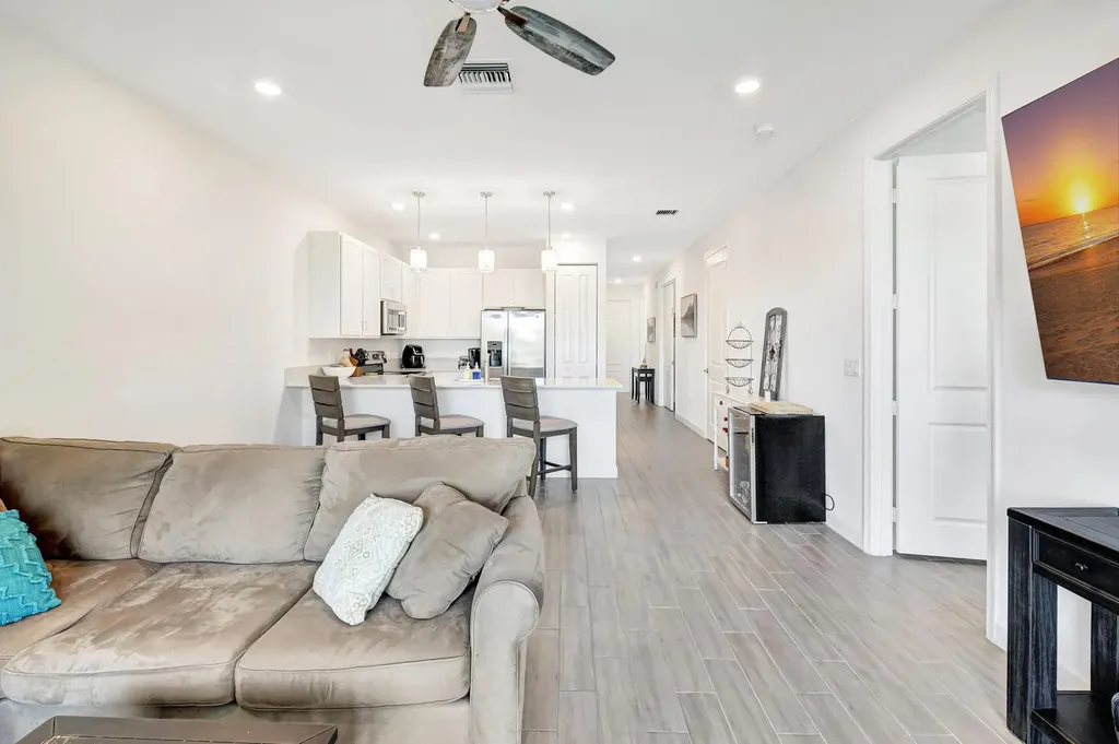 7017 Peters Lane Delray Beach FL 33446