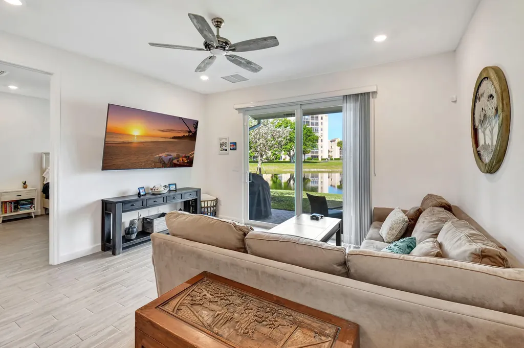 7017 Peters Lane Delray Beach FL 33446