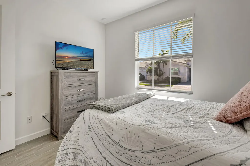7017 Peters Lane Delray Beach FL 33446