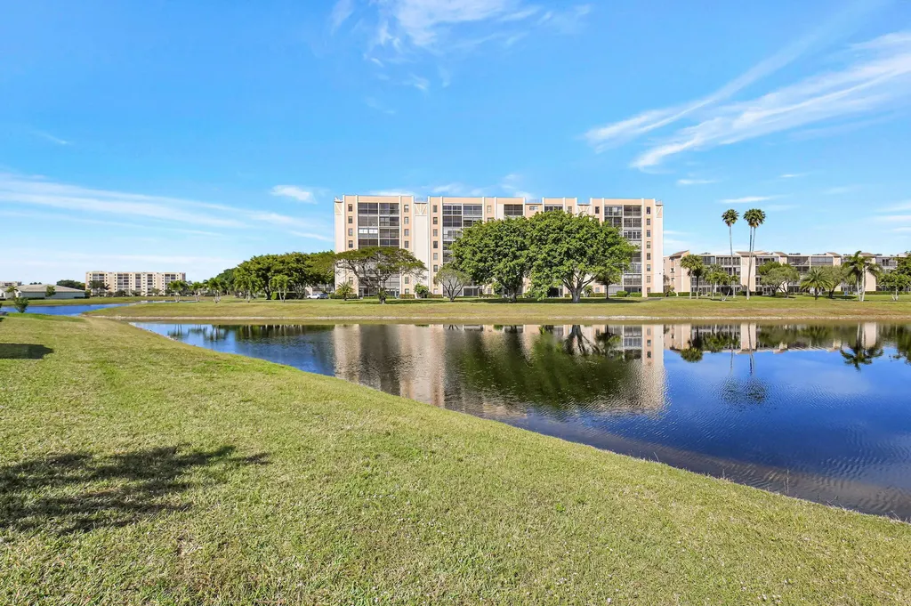 7017 Peters Lane Delray Beach FL 33446