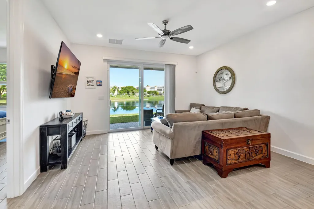 7017 Peters Lane Delray Beach FL 33446